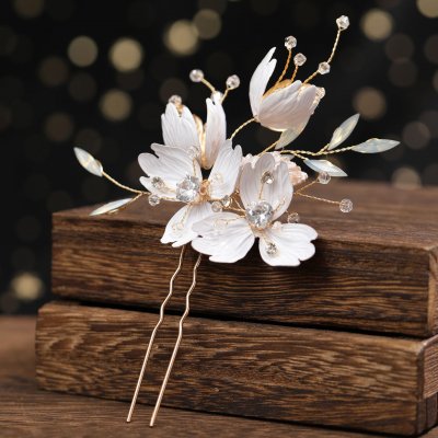 2 Piece White Flower-shaped Crystal U-shaped Hair Clip With A Flower Base